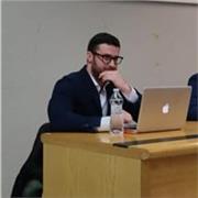 Laureato magistrale in filosofia (con 110/110 e L) offre lezioni di filosofia, storia e letteratura. Anche a studenti universitari